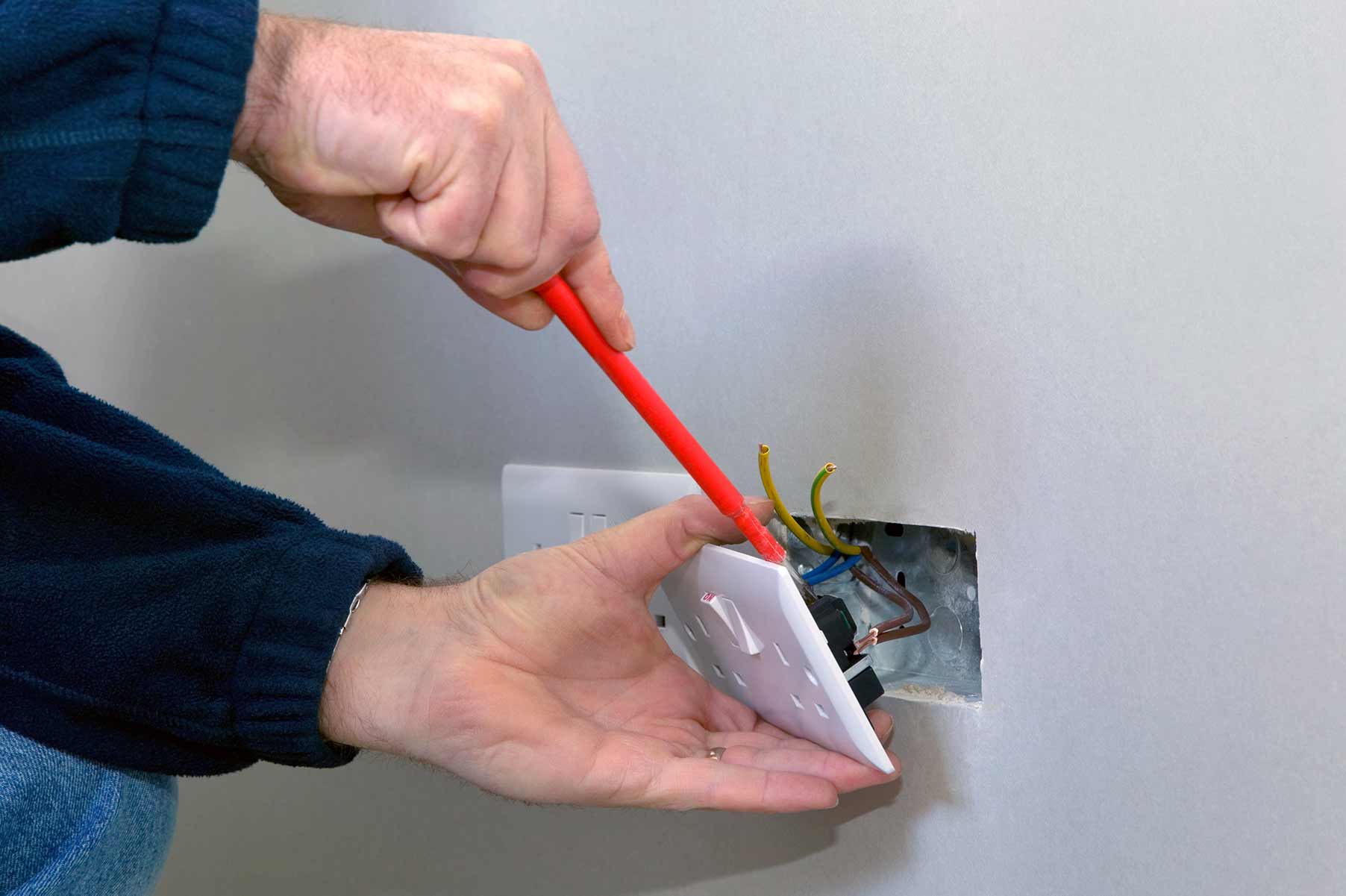 Our electricians can install plug sockets for domestic and commercial proeprties in Welwyn and the local area. 